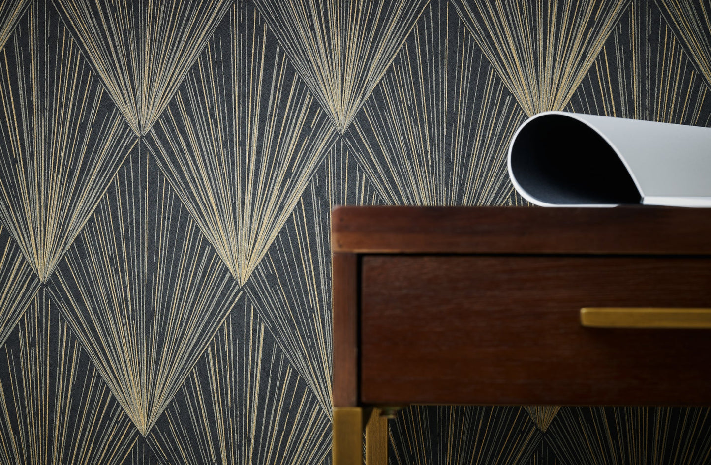 Livingwalls Ava New York Vinyl-Vliestapete Schwarz Gold Grau 10,05 m x 0,53 m