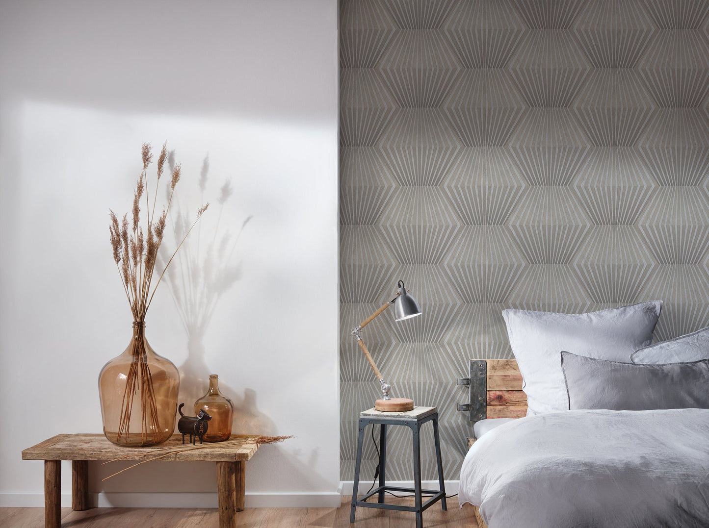 Livingwalls Titanium 3 Geometrische Vliestapete Silber Gold 10,05 m x 0,53 m