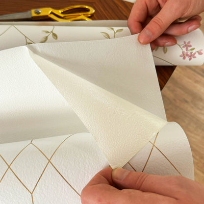 The Wallcover Tapete selbstklebend mit geometrischem Design Weiß Gold 8,40 m x 0,53 m