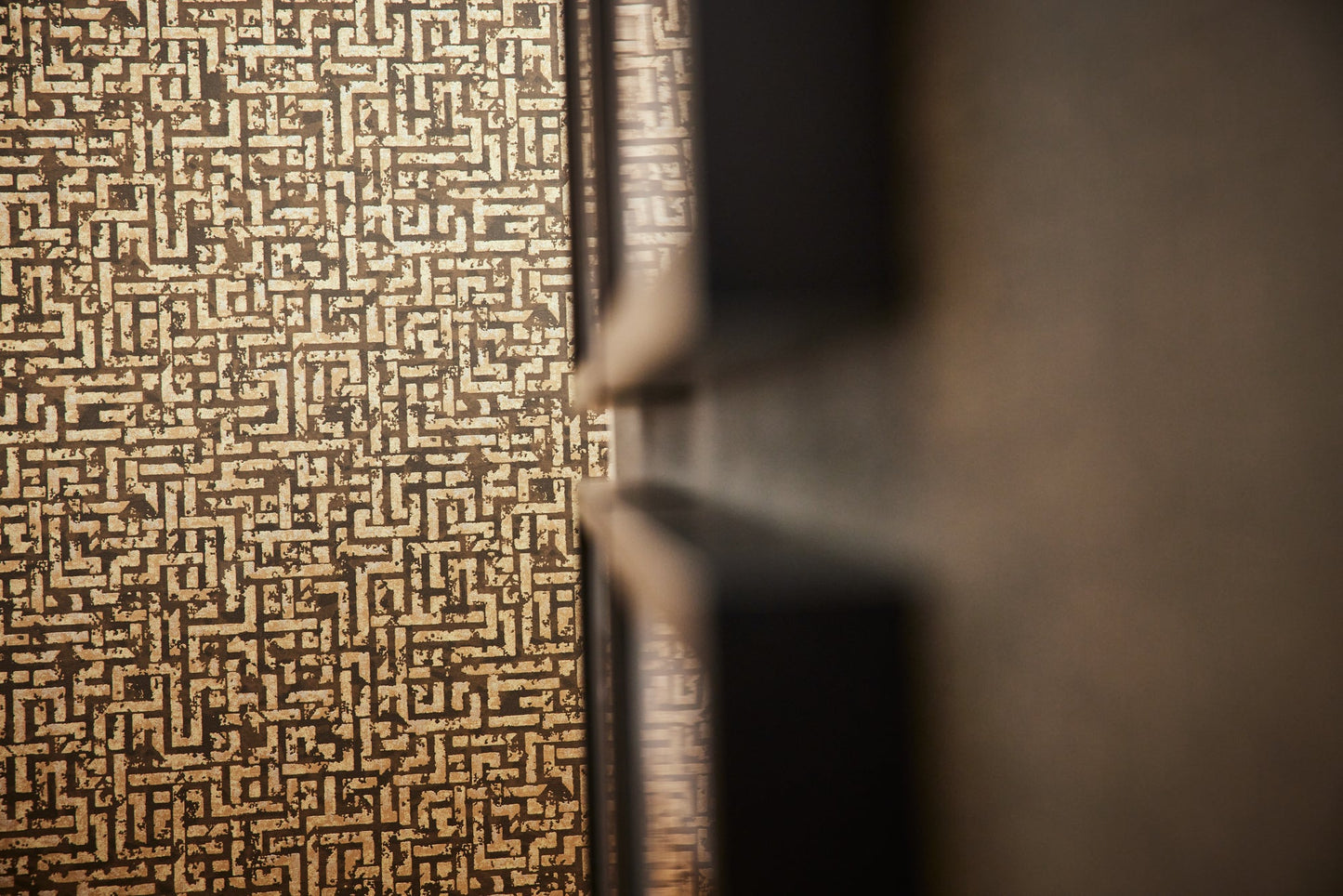 Livingwalls My Home My Spa Geometrische Vliestapete Braun Gold Silber 10,05 m x 0,53 m