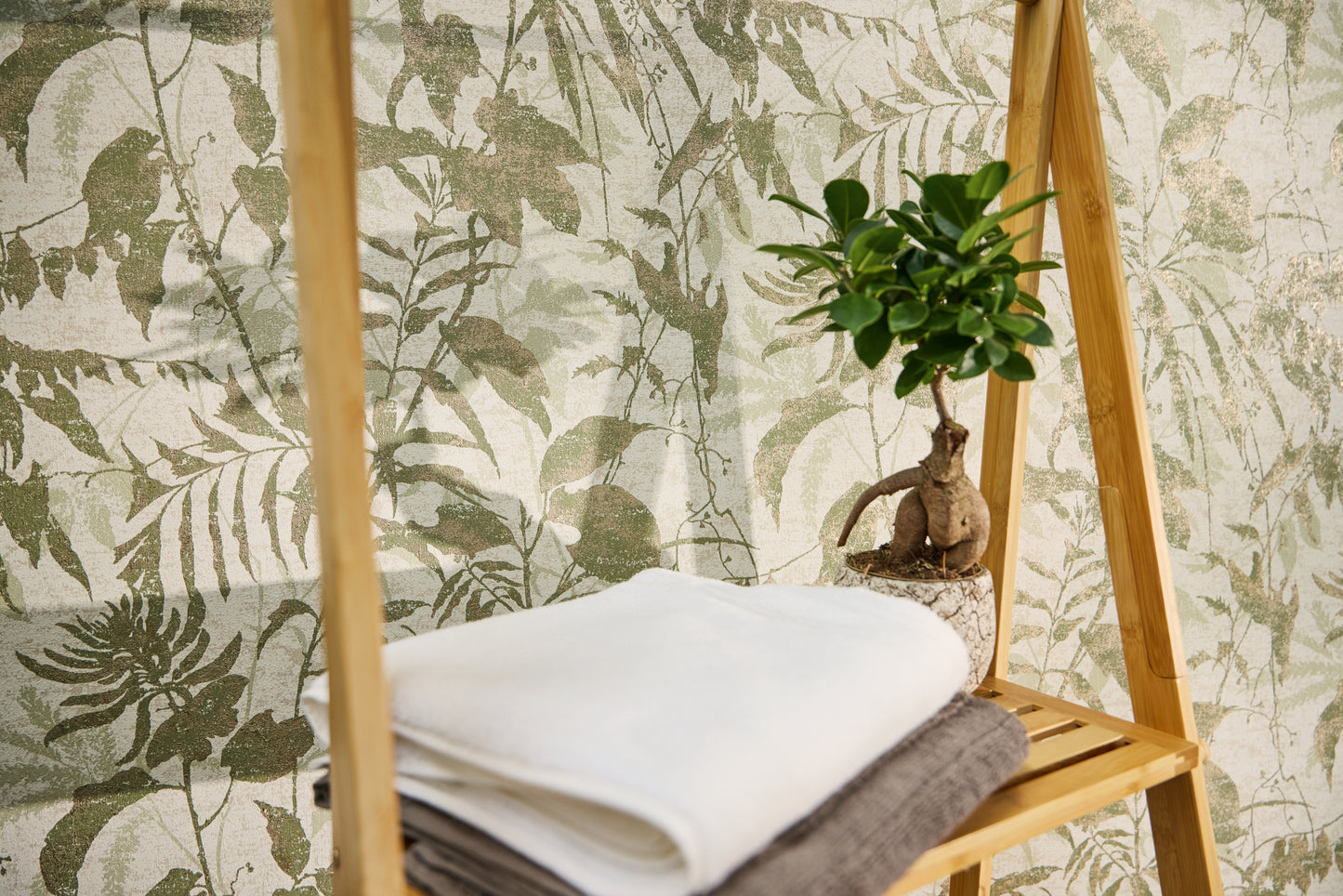 Livingwalls Metropolitan Stories Hot Spots Leon - Cloud Forest Dschungel Creme Grün - 10,05 m x 0,53 m