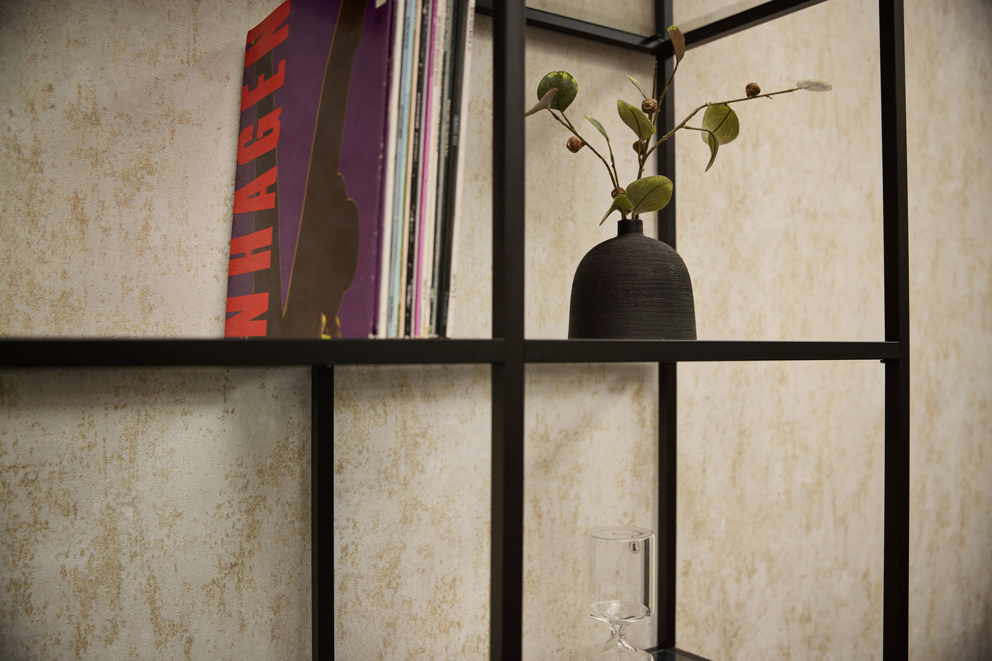 Livingwalls Metropolitan Stories Hot Spots Naomi - Soho-Viertel Oberfläche Creme - 10,05 m x 0,53 m