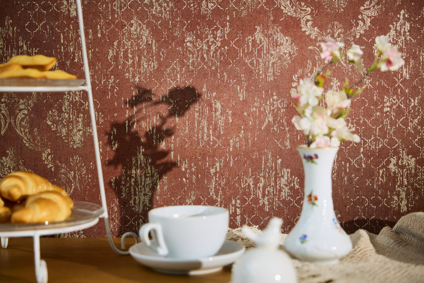Livingwalls Metropolitan Stories Hot Spots Amélie - Versailles Klassisch Rot - 10,05 m x 0,53 m