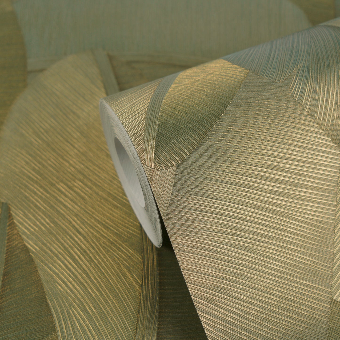 Livingwalls Vibes & Styles Isabelle - Golden Canopy Palmenblätter Grün - 10,05 m x 0,53 m
