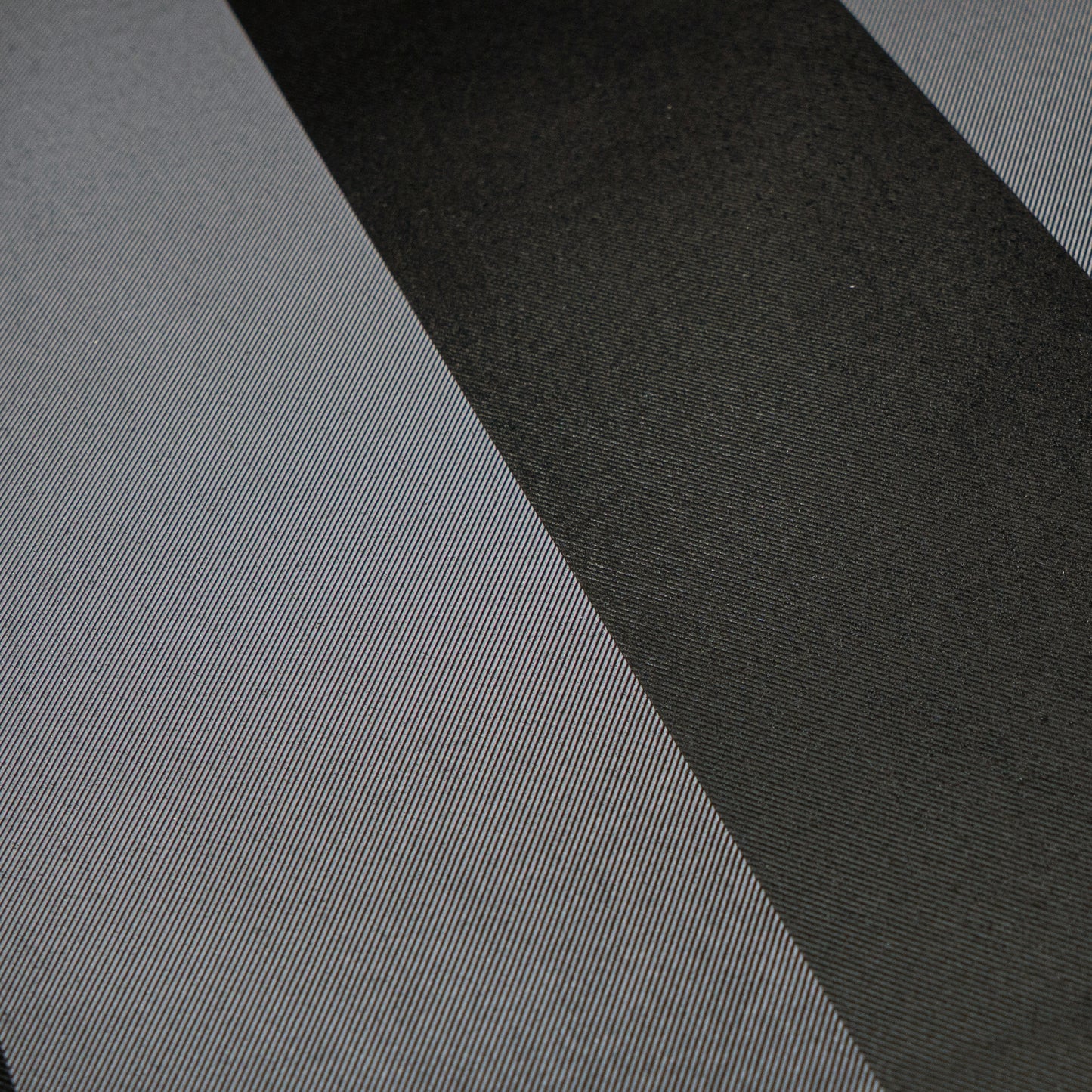 Livingwalls CosmoLiving Graphic Groove-Playful geometrisch Schwarz - 10,05 m x 0,53 m