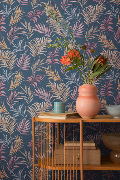 Livingwalls CosmoLiving Midnight Botanica-Mystery Palmenblätter Blau Rot - 10,05 m x 0,53 m