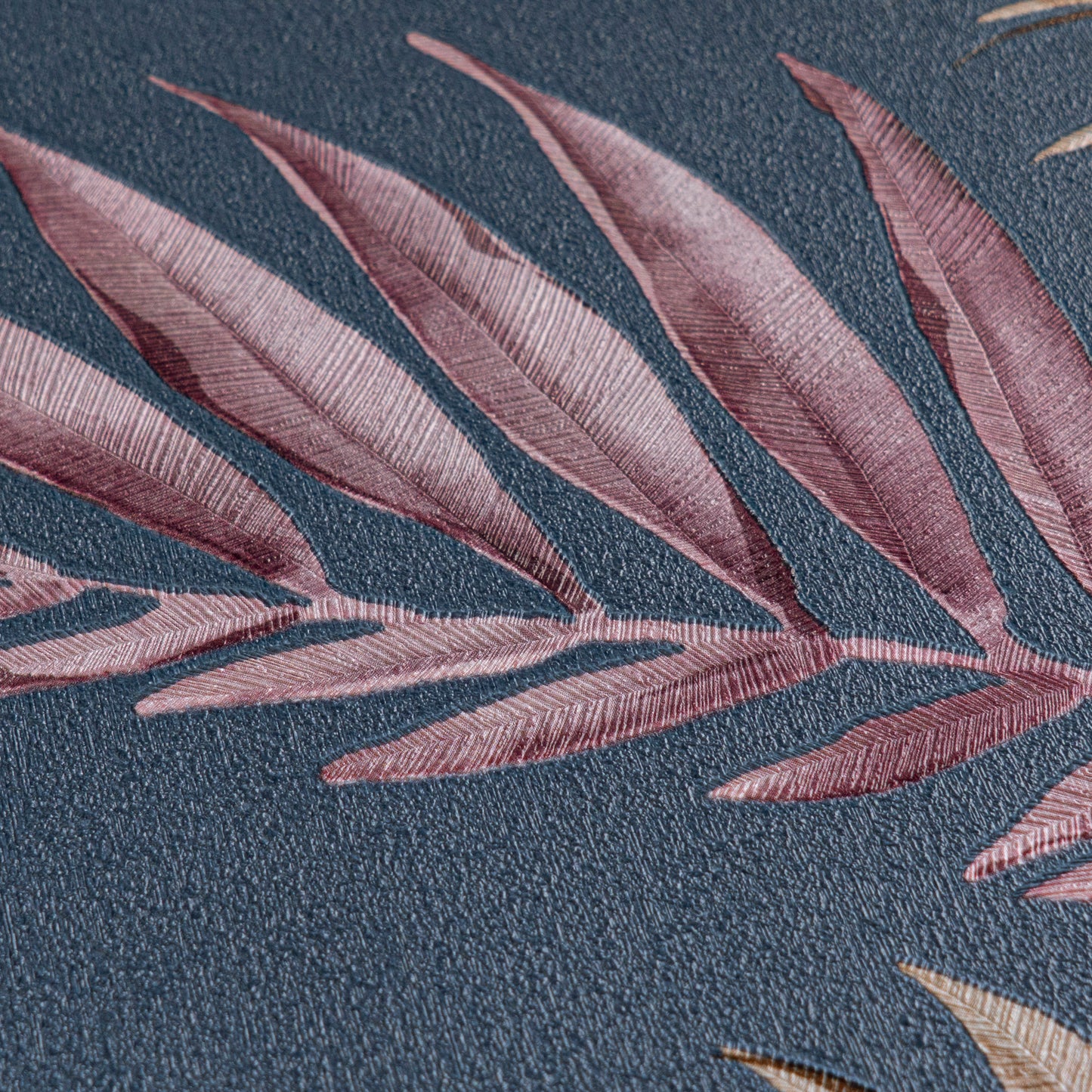 Livingwalls CosmoLiving Midnight Botanica-Mystery Palmenblätter Blau Rot - 10,05 m x 0,53 m
