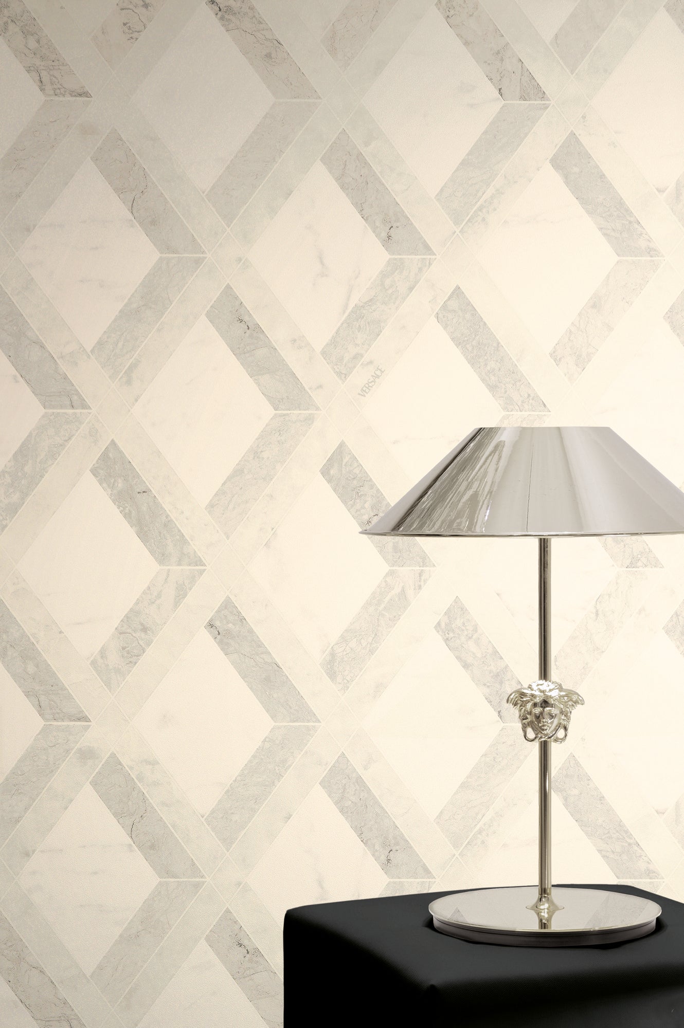 Versace Tarsia Grau Weiß - 10,05 m x 0,70 m
