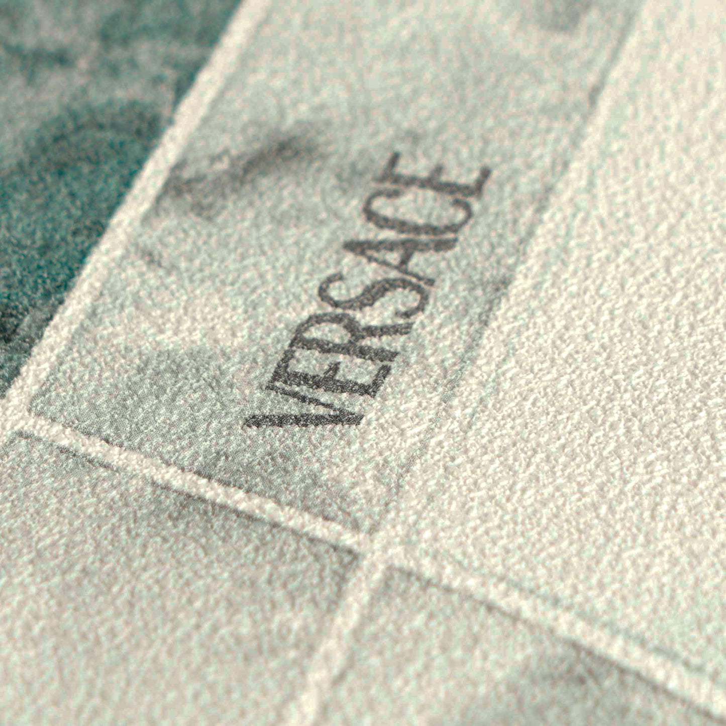 Versace Tarsia Grün - 10,05 m x 0,70 m
