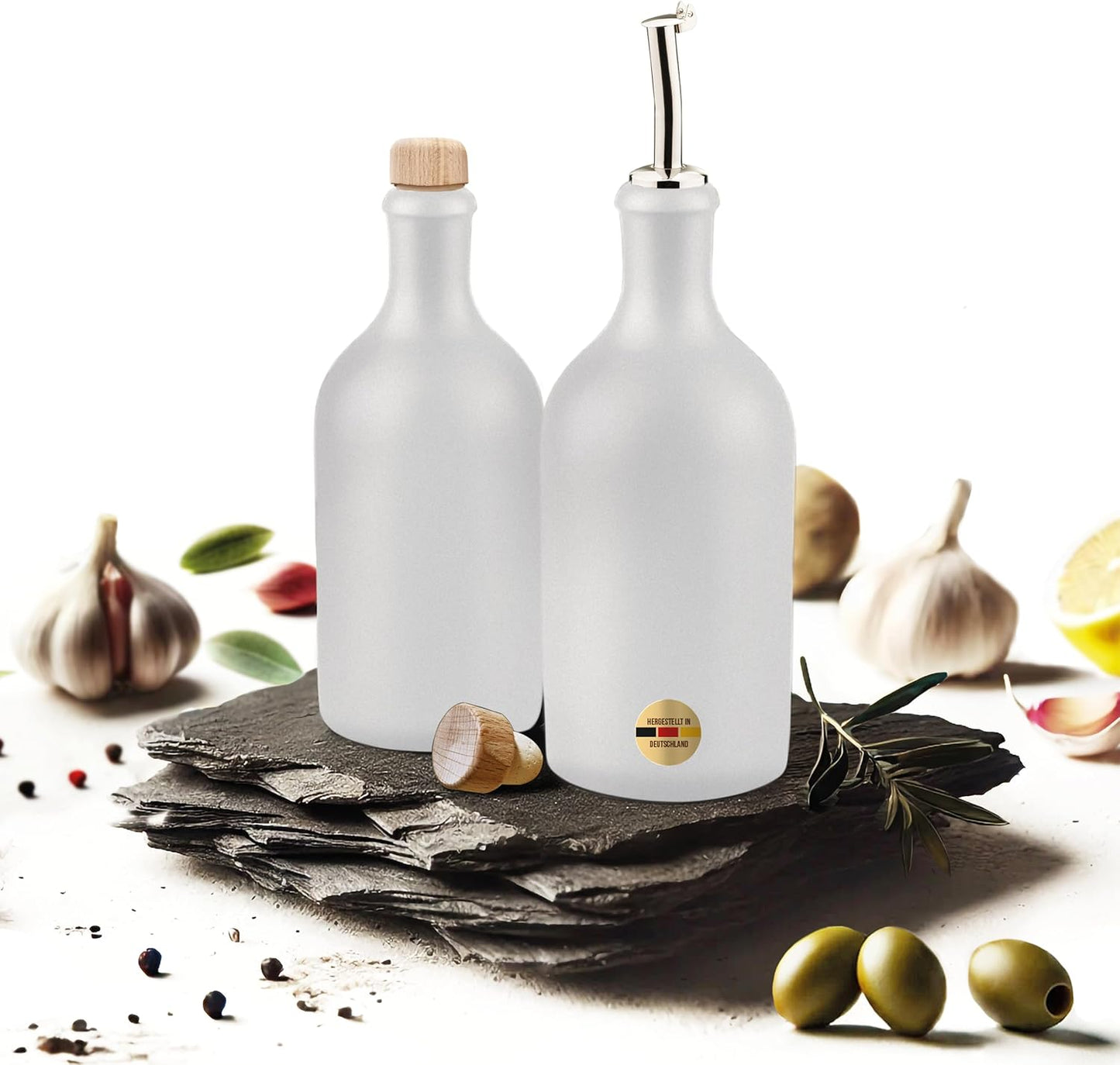 Öl & Essig Flaschen-Set, 2x 500ml Feinsteinzeug Flaschen mit tropffreiem Ausgießer inkl. 2x Ersatzdeckel, Made in Germany, 100% UV-Schutz, lebensmittelechte Materialien (Weiß)